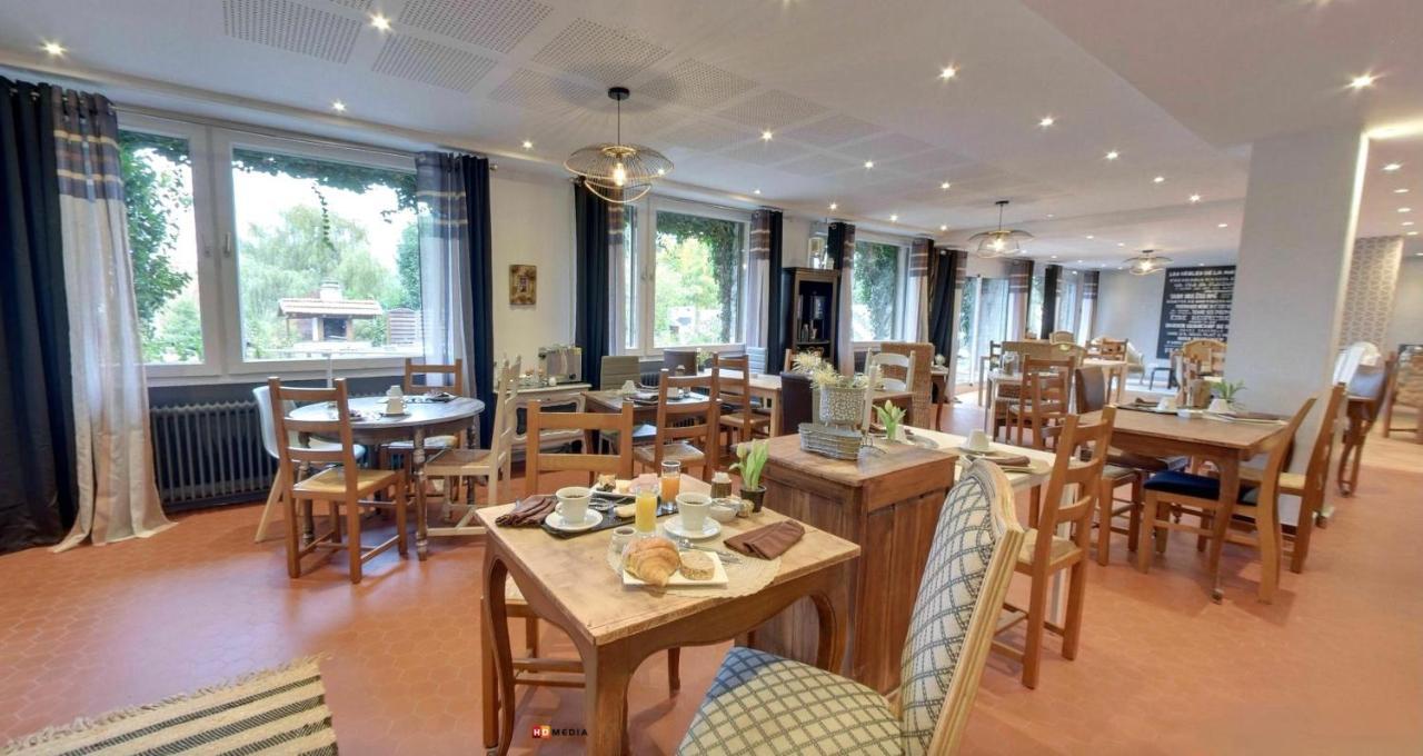 Logis Hotel Maison Carree Restaurant O Carre Dart Méréville Kültér fotó