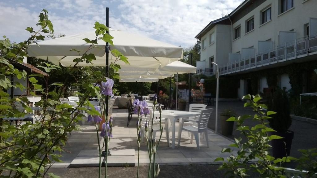 Logis Hotel Maison Carree Restaurant O Carre Dart Méréville Kültér fotó