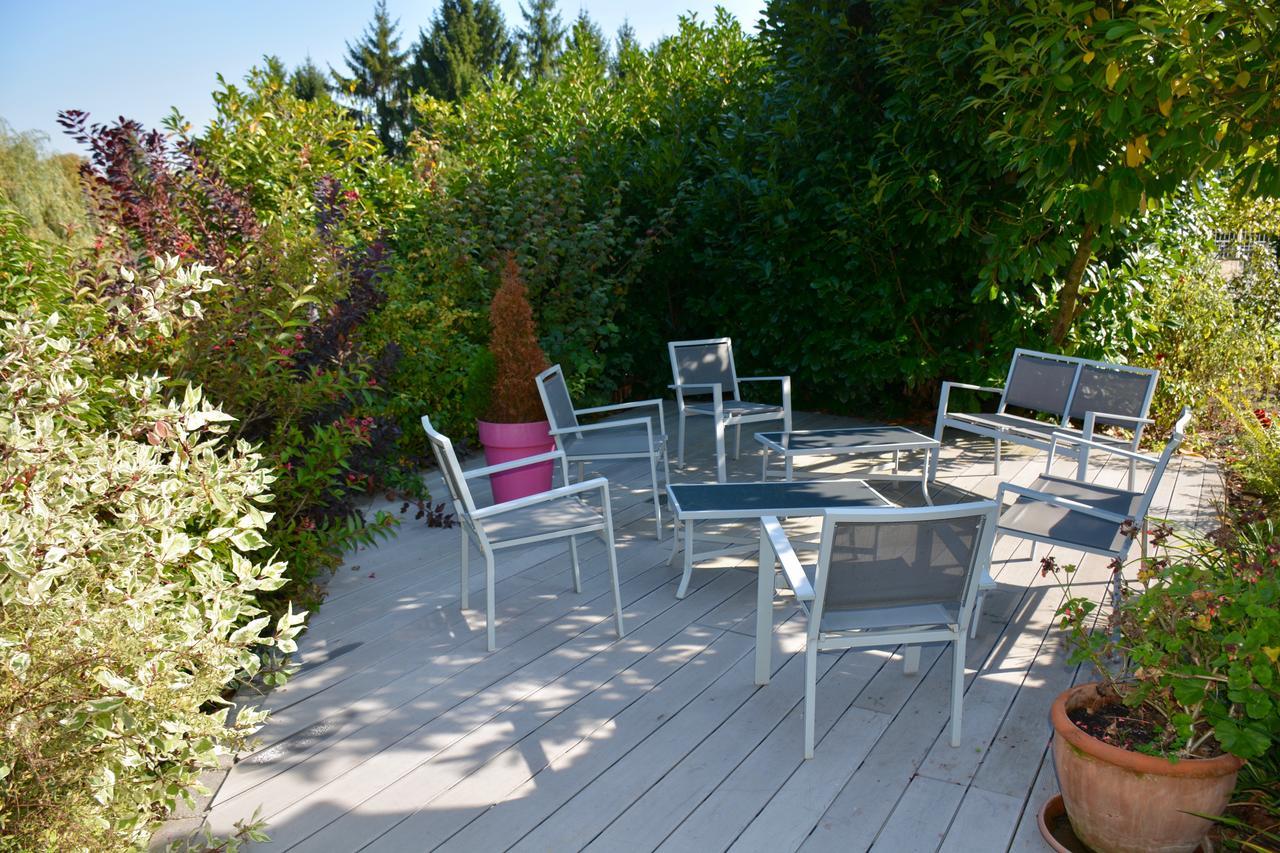 Logis Hotel Maison Carree Restaurant O Carre Dart Méréville Kültér fotó