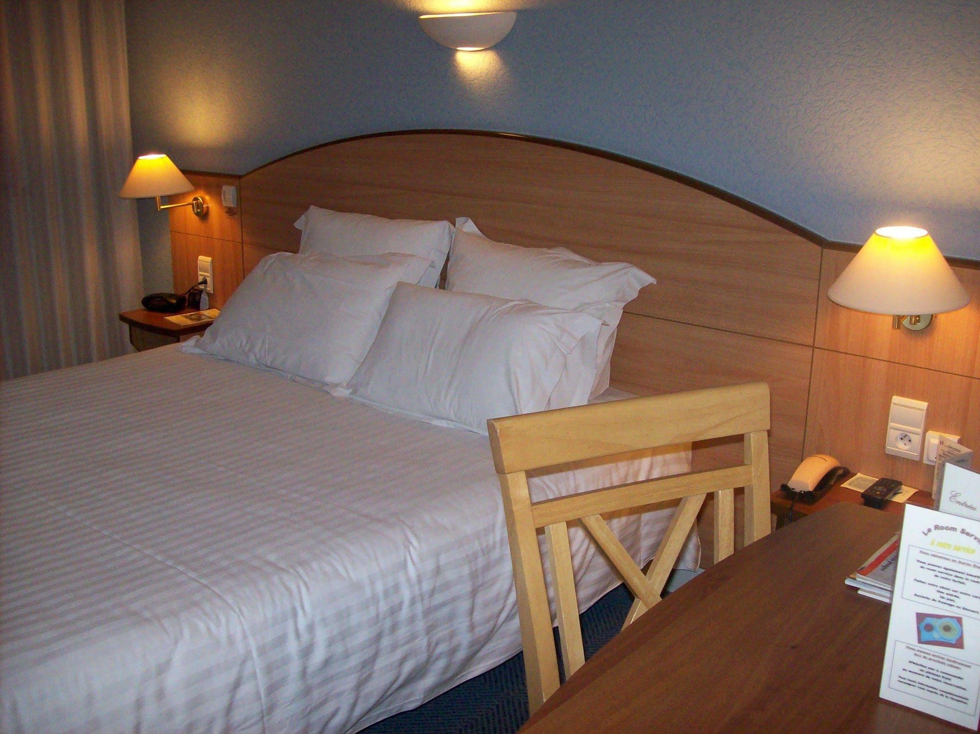 Logis Hotel Maison Carree Restaurant O Carre Dart Méréville Kültér fotó